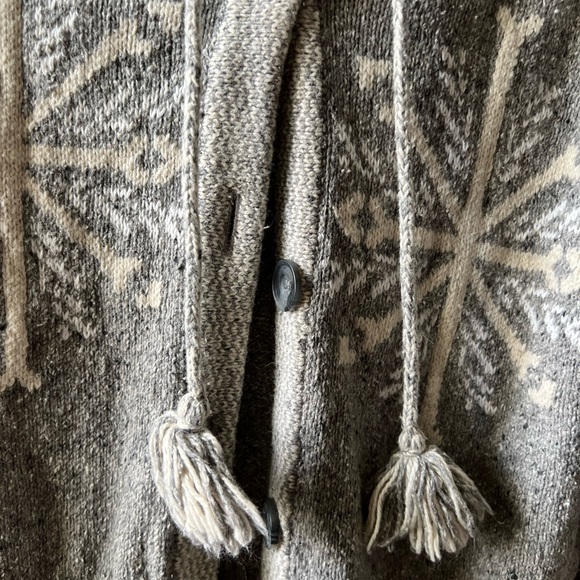 Eddie Bauer winter sweater ❄️ - Picture 3 of 5